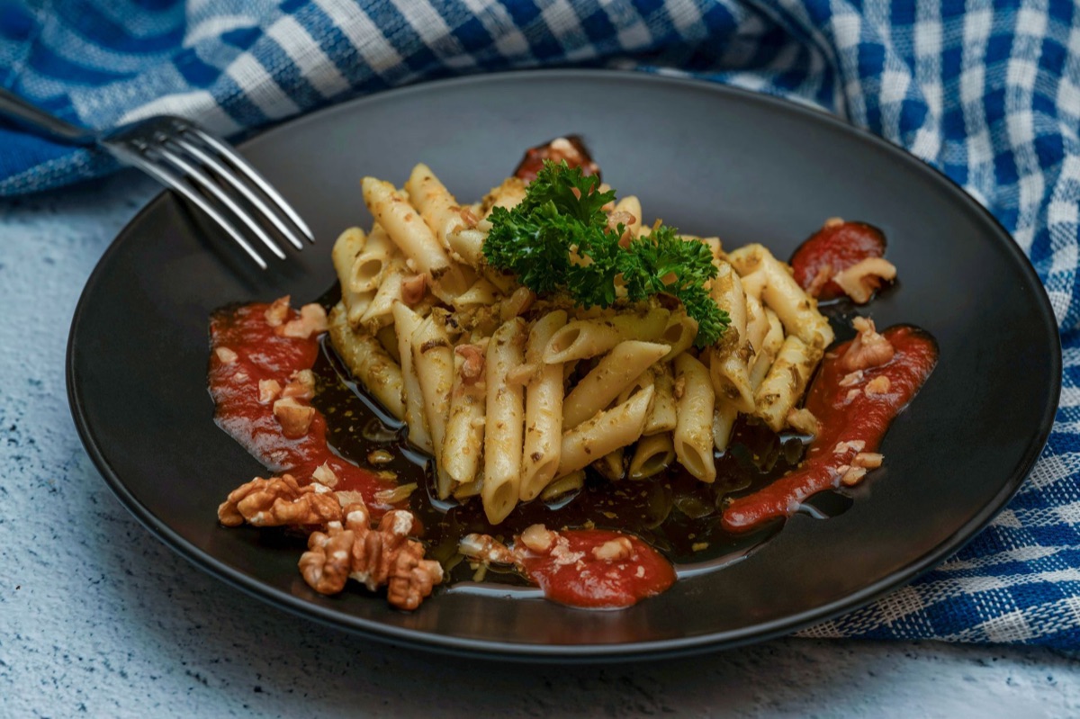 Salsa de pasta emulsionada con aceite de oliva y agua de cocción.
