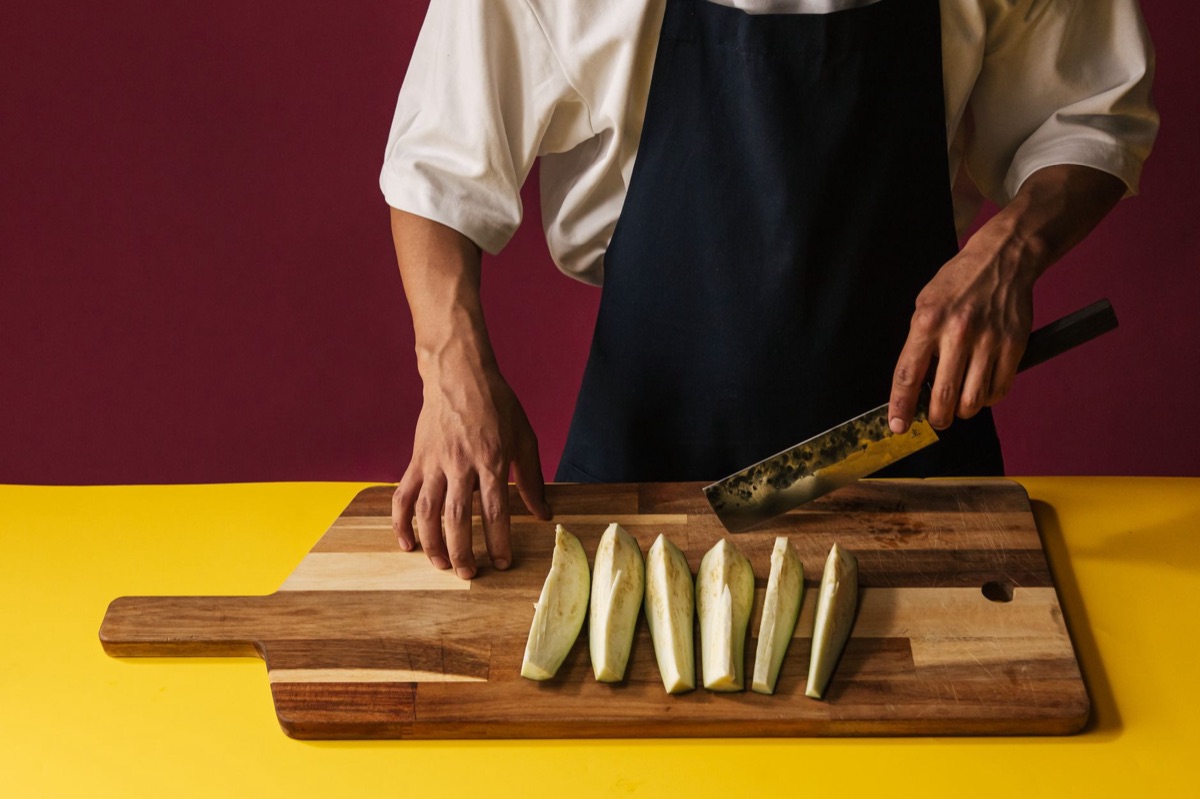 Zucchine tagliate per la preparazione