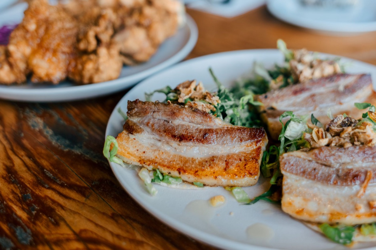 panceta de cerdo cocinada en freidora de aire