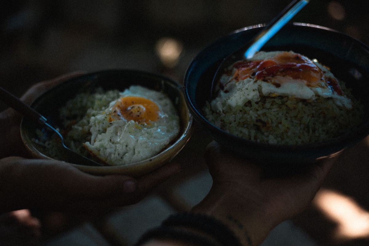準備好的泡菜與白飯食材