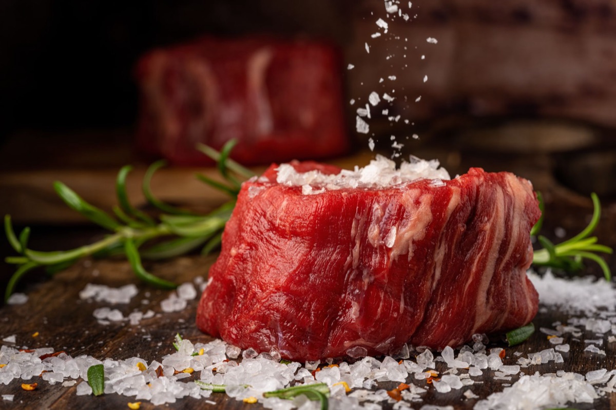 morceau de viande de bœuf cru pour steak