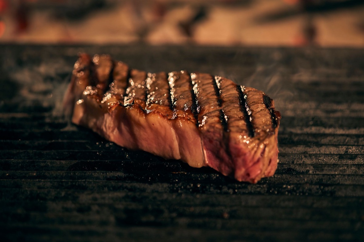 Bistecca di manzo cruda